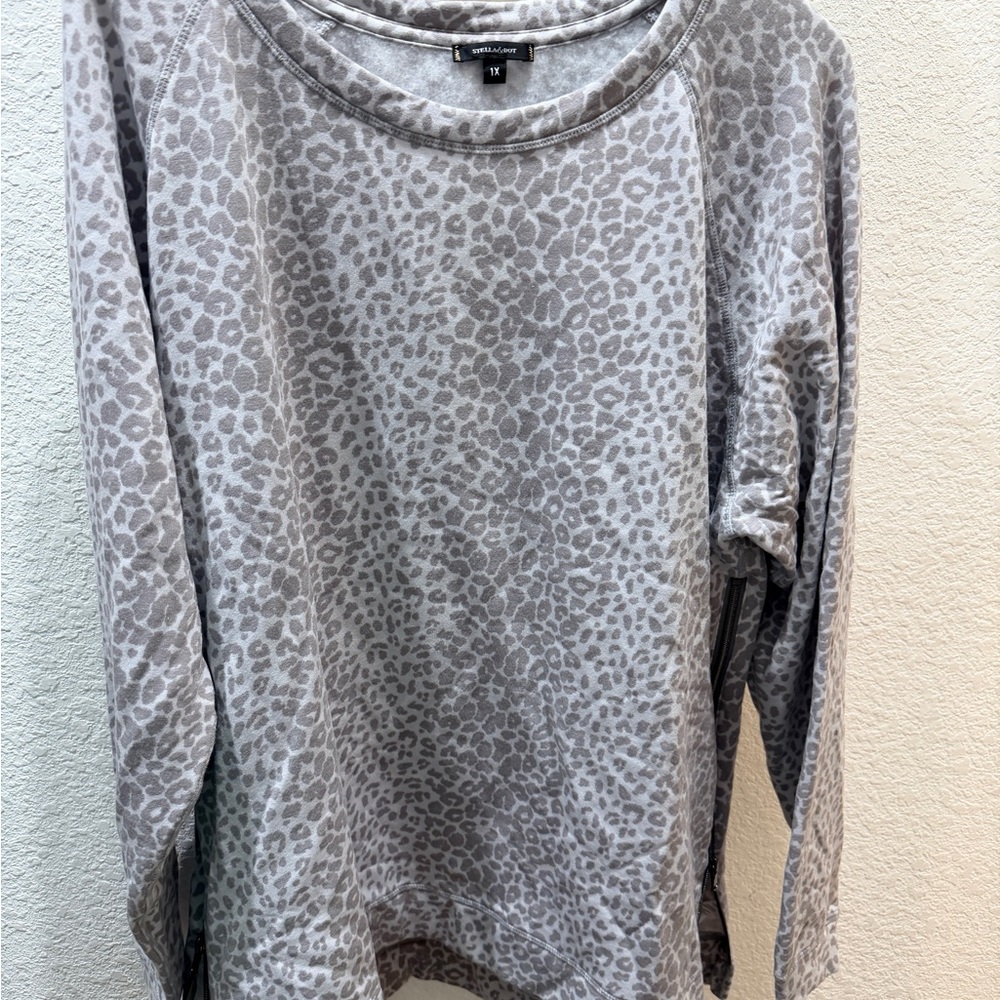 Stella Luce Grey Leopard Print Sweatshirt